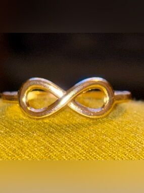 Golden  Infinity Bracelet Accent size 7. I have 2